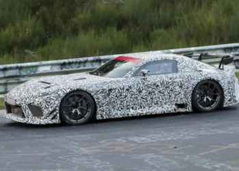 yeni lexus spor otomobili