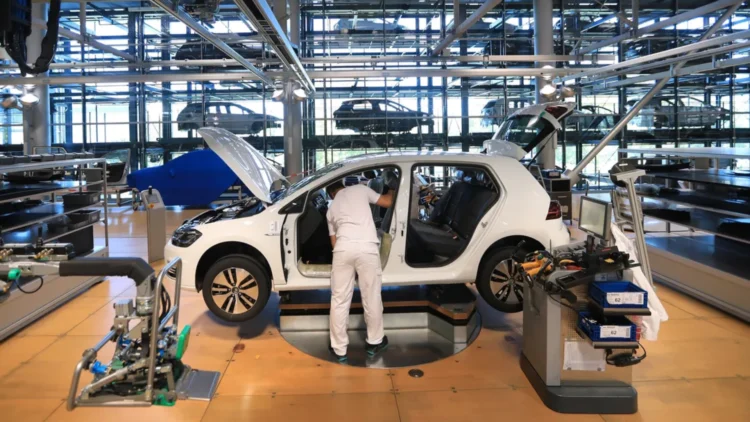volkswagen elektrikli golf üretimi